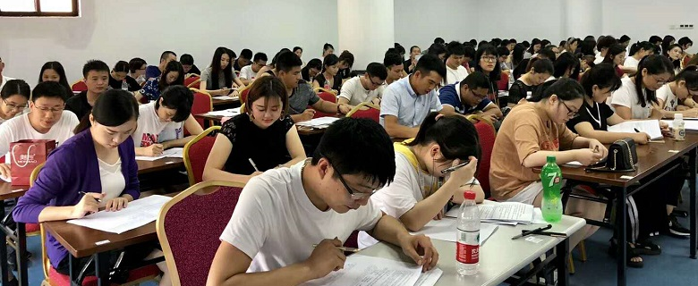 成人高考總分是多少？報考成人高考的條件有哪些？
